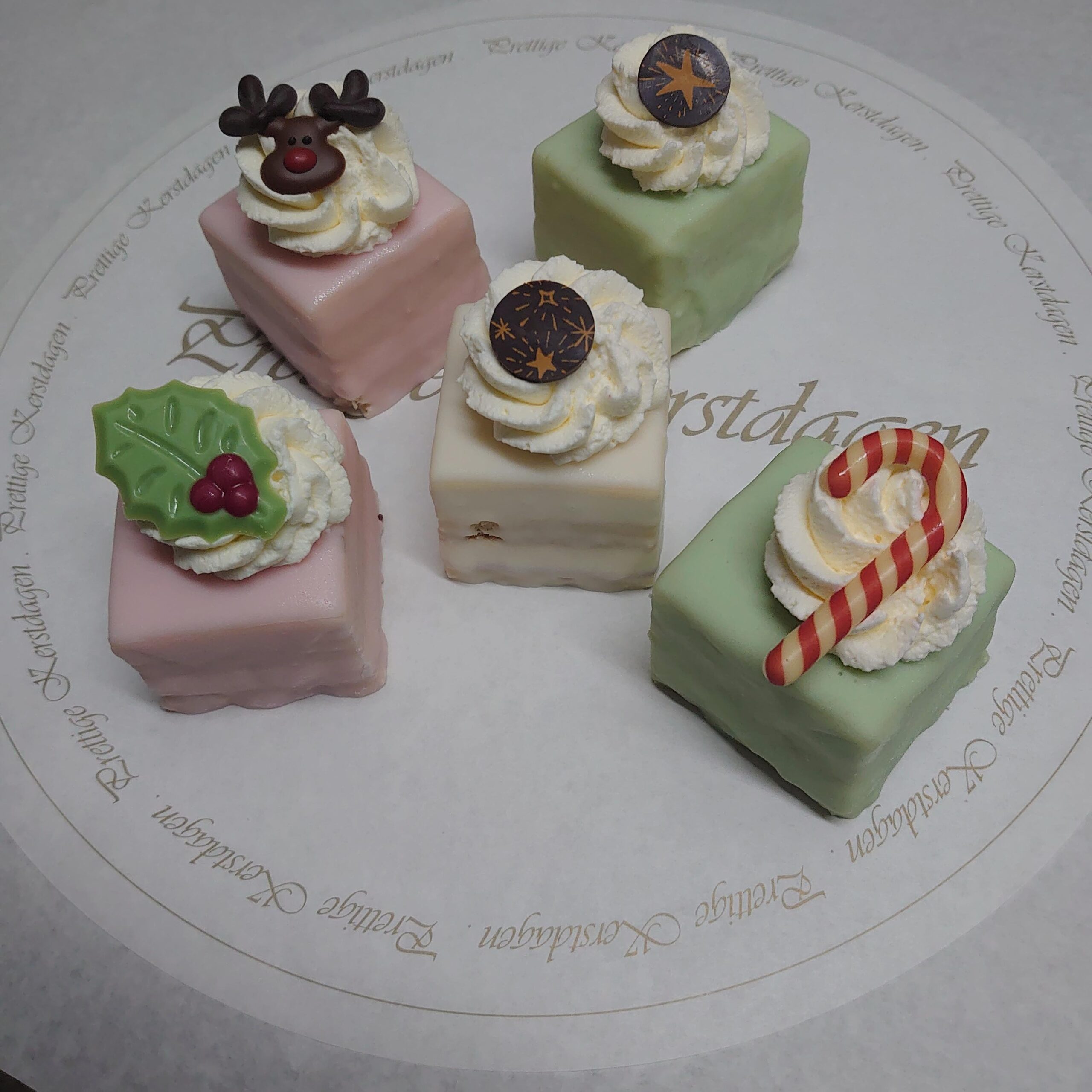 Kerst petit fours p/st. / 6 stuks/ 10 stuks